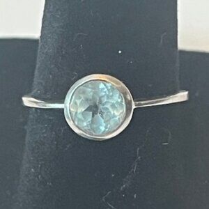 EUC > Dainty Silver Aquamarine Ring